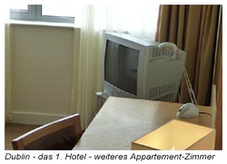 Im zweiten Zimmer stand ebenfalls ein Fernseher, allerdings noch einer der älteren Bauart