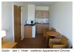 im zweiten Zimmer war zusätzlich noch eine Küchenzeile eingebaut