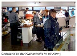 Dublin - Christiane an der Kuchentheke im Kil Kenny