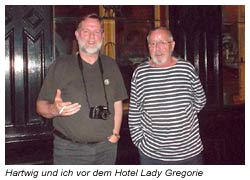 Hartwig und ich in der Raucherpause vor dem Hotel Lady Gregorie - Irland