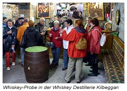 Whiskey-Probe in der Whiskey Destillerie Kilbeggan - Irland