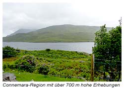 Die Connemara-Region mit Seen und 700 Meter hohen Erhebungen