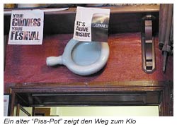 Gort - Pub - Ein Pisspot zeigt den Weg zum Klo