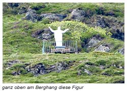 Figur am Berghang