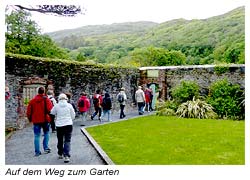 Auf den Weg zum Garten  von Kylemore Abbey