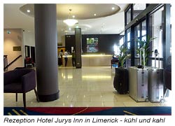 Hotel Jurys Inn - Empfangshalle kühl und kahl