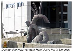 Hotel Jurys Inn - Das geteilte Herz als Bronze Plastik