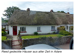 Reed gedeckte Häuser in Adare