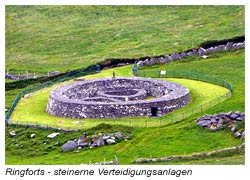 Ringforts - steinerne Verteidigungsanlagen aus früheren Jahrhunderten - Ring of Kerry
