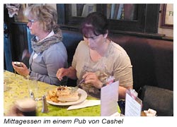 Mittagessen im Pub von Cashel