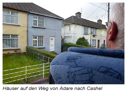 Irland - Häuser auf den Weg von Adare nach Cashel